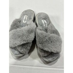 Sole Mates Fuzzy Slippers GrayBlue Soft Fluffy  Flats size 5-6. SKU13